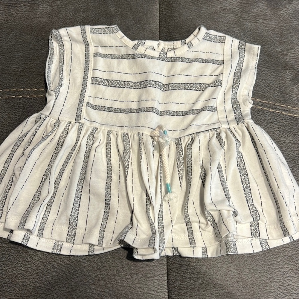 Baby girl sleeveless striped baby doll shirt with buttons size 6/9mo.